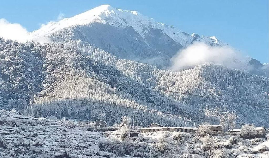 मुस्ताङमा यस सिजनको पहिलो हिमपात, पर्यटकलाई सतर्क रहन आग्रह