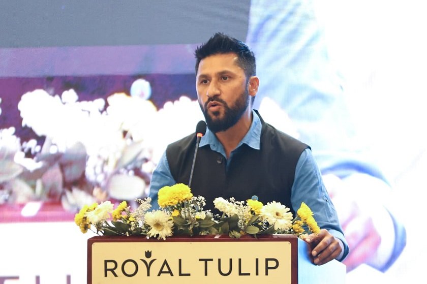 सांसदलाई ‘सेवक बन्न’ लामिछानेको निर्देशन