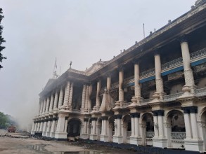 सिंहदरबारका दर्जनौं मन्त्रालय ध्वस्त, प्रधानमन्त्री कार्यालयमा अझै आगो