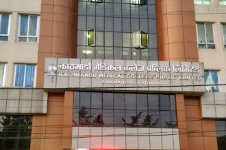 मस्तिष्कको नसाको शल्यक्रिया पछि सालुकाे अवस्था गम्भीर, उपचार प्रक्रियामाथि परिवारको प्रश्न ?