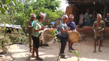 आठपहरियाले बिसु अर्थात बैशाखे चाड मनाउँदै 