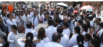एक थरी डाक्टर अस्पताल फर्किए, आवासीय चिकित्सक भने अझै आन्दोलनमा 