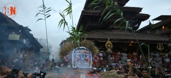 राक्षसी घण्टाकर्णको दहन गर्दै नेवार समुदायद्वारा गँठेमंगल पर्व उत्सवपूर्वक मनाइँदै