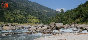 बाढीले तमोर नदीमाथिको पाँच करोडको बेलिब्रिज बगायो, लेलेप क्षेत्र सम्पर्कविहीन
