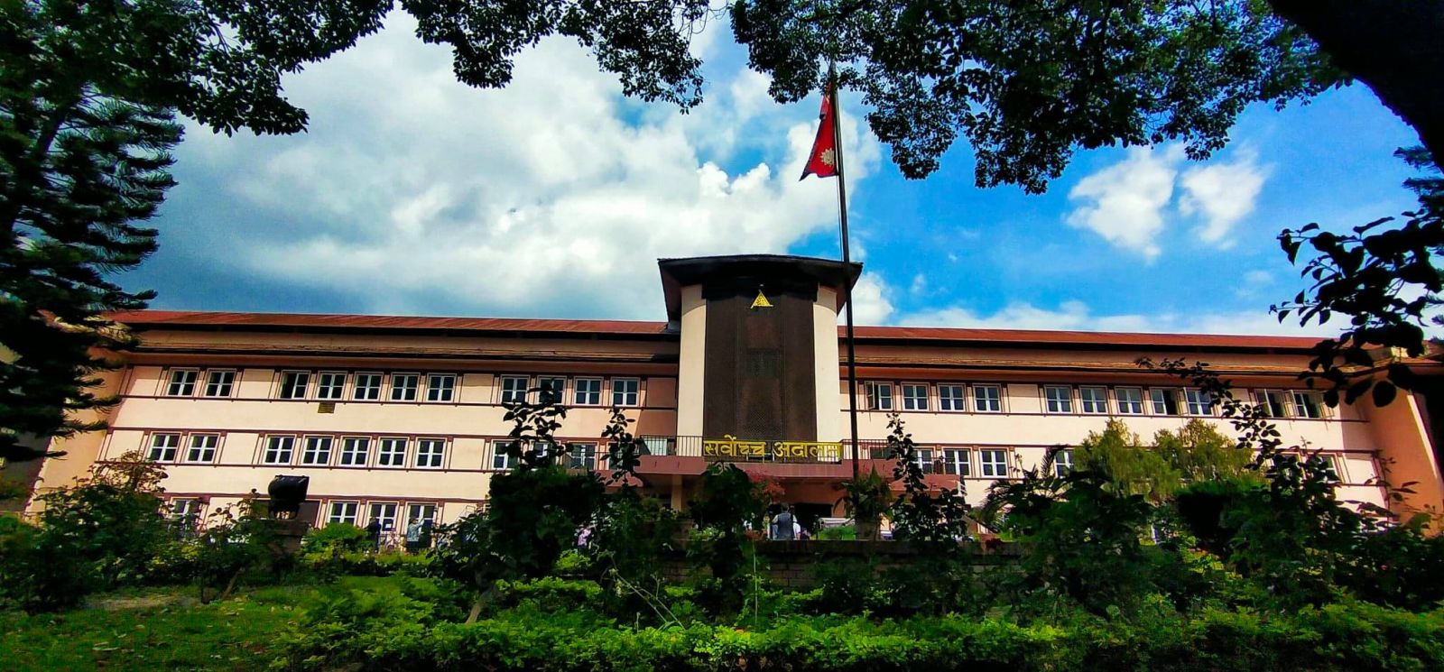 सर्वोच्च अदालतले कानुन दिवसका अवसरमा आज विशेष कार्यक्रम गर्दै