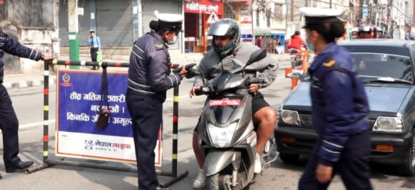 काठमाडौंको सडकमा कडाई, नियम उलंघन गर्ने सवारी साधन बेलुकासम्म होल्ड गरिने