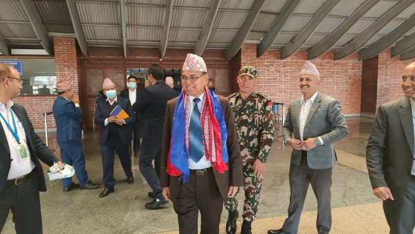मन्त्री दाहाल स्वदेश फिर्ता, विदेशमा रहेका नेपालीहरुलाई निराश नहुन आग्रह