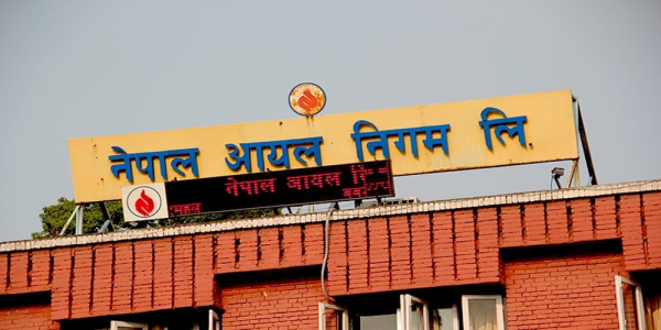 फेरि बढ्यो पेट्रोलको भाउ, प्रति लिटर कति पुग्यो ?