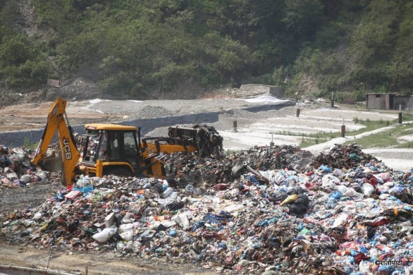 बञ्चरेडाँडामा फोहर बिसर्जन फेरि रोकियो