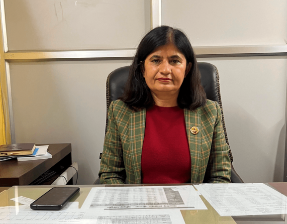 अवकाश उमेर विवाद : मन्त्री न्यौपानेले बीचमै बैठक छाडिन्