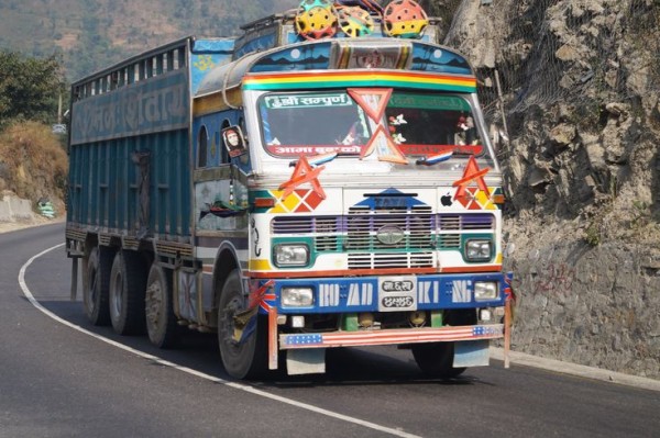 मालवाहक सवारीमा लोड सीमा कडाइ, ३५ टनभन्दा बढी ट्रक चल्न नपाउने