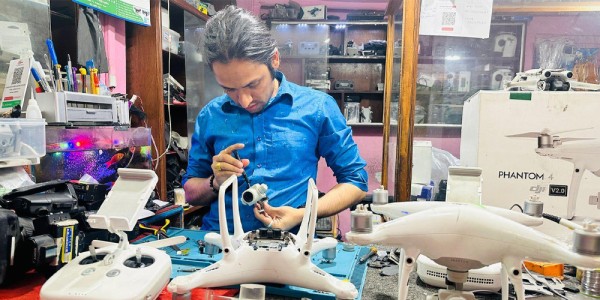 विज्ञानमा फेल भएपछि ड्रोन मर्मत अब्बल राजकुमार, ड्रोन मर्मत गर्न भ्याइ नभ्याइ 