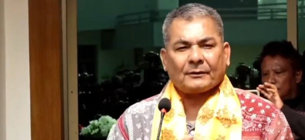 लिङदेन र थापा केही पाइएलाकी भनेर ढोक्सा थाप्न आएको दुर्गा प्रसाईँको आरोप