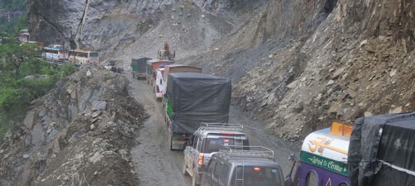 नारायणगढ–मुग्लिन सडक खुल्यो, पहिरोको जोखिम यथावत