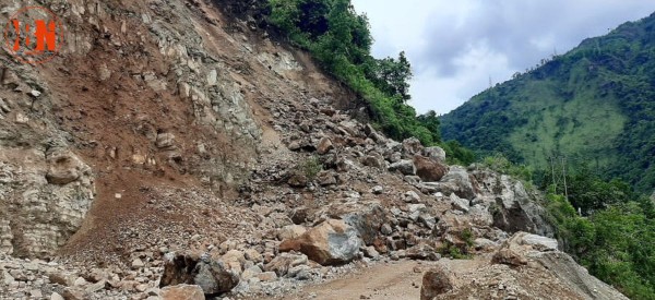 कालीगण्डकीमा पहिरो खस्या खस्यै, यातायात आवागमन ठप्प