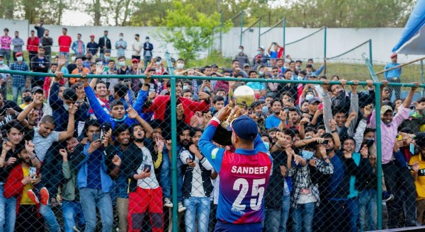 क्रिकेटर सन्दीपले मध्यरातमा लेखेको स्टाटस घुर्की कि रिटायर्ड लाइफबारे मिडिया ट्रायल
