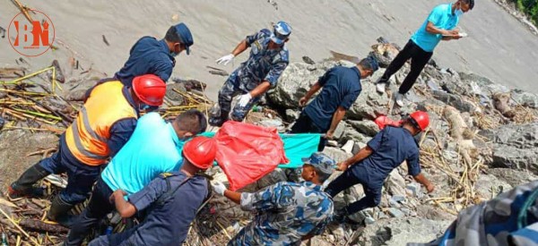 त्रिशुली नदी किनारमा अन्दाजी ५० वर्षीय पुरुषको शव फेला, बाढीमा बेपत्ता व्यक्तिको हुन सक्ने आशंका