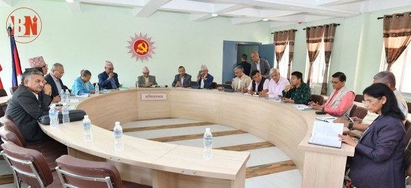 एमाले बैठकमा ओलीप्रति समर्थन, उमेरहद र गुटबन्दीमाथि प्रश्न