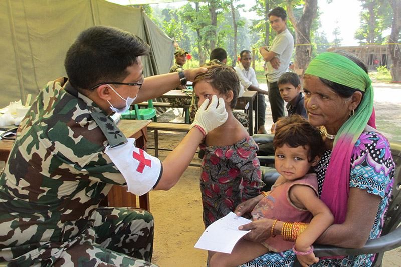 चौरजहारीमा सेनाद्वारा निःशुल्क स्वास्थ्य शिविर, तीन सयभन्दा बढीले सेवा