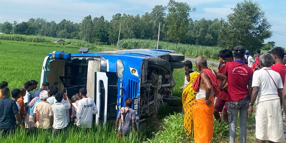 सर्लाहीमा विद्यालय बस दुर्घटना : पाँच विद्यार्थी सहित चालक घाइते