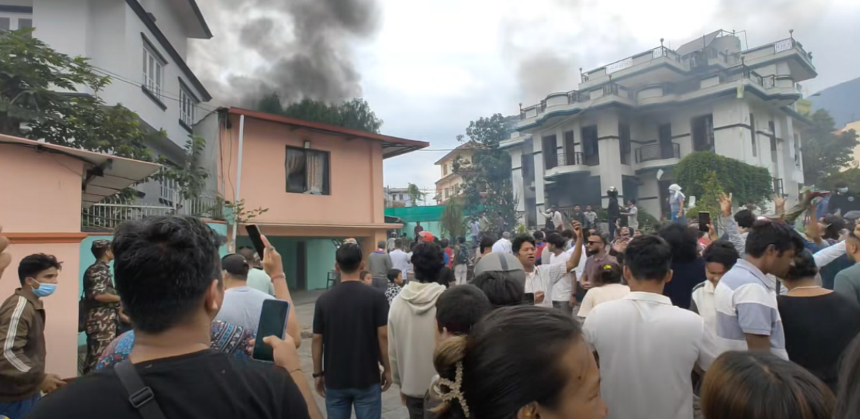 दीपक खड्काको घर तोडफोड गरेको प्रकरणमा तीन जनामाथि मुद्दा