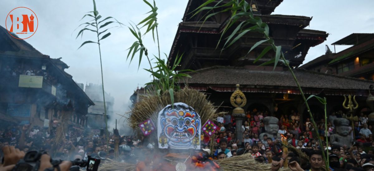राक्षसी घण्टाकर्णको दहन गर्दै नेवार समुदायद्वारा गँठेमंगल पर्व उत्सवपूर्वक मनाइँदै