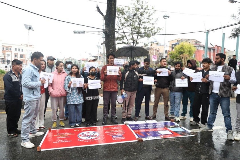 प्रतिवेदन झोलामा राखिएको आरोपसहित विरोध प्रदर्शन